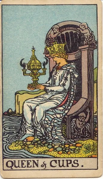 Reina de Copas, carta del tarot Rider-Waite-Smith ilustrada por Pamela Colman Smith (1909)