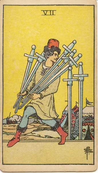 Siete de Espadas, carta del tarot Rider-Waite-Smith ilustrada por Pamela Colman Smith (1909)