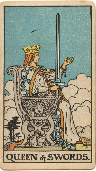 Reina de Espadas, carta del tarot Rider-Waite-Smith ilustrada por Pamela Colman Smith (1909)
