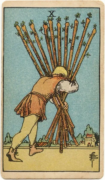 Diez de Bastos, carta del tarot Rider-Waite-Smith ilustrada por Pamela Colman Smith (1909)